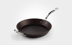 28cm Britannia cast iron frying pan